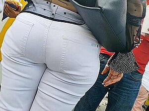 Nalgonas latinas pantalones blancos