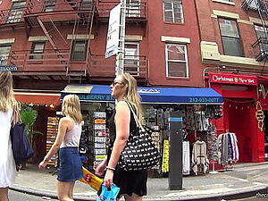 3 bellas chicas upiadas en las calles de new york